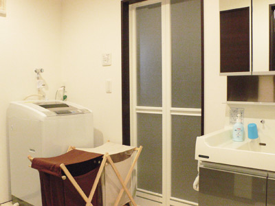 洗面・脱衣所は通常より広い１.５坪あり、とてもゆったりと
している