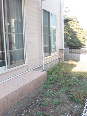 広さも日当たりも申し分のないお庭。「まだ手つかずなので、これから手入れをしたいです」とのこと