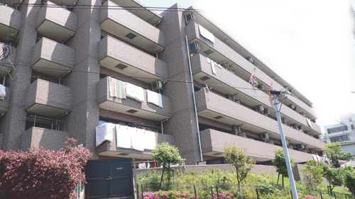 阿部さんのマンションは総戸数39戸。建物はきれいに保たれていて、9年という築年数をまったく感じさせない