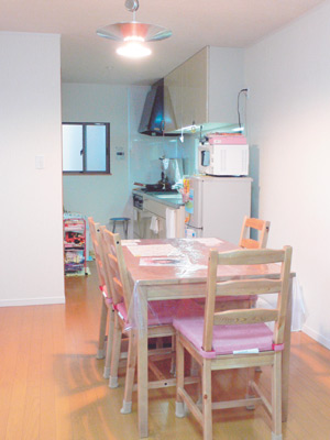 白木のダイ二ングセットが優しい雰囲気を創り出すダイ二ングスペース