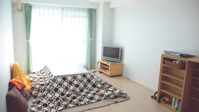 南向きに大きな窓のあるリビングは一日を通して日当たりが良く暖か