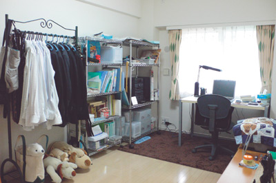 約7畳と広めの洋室。現在はおもにご主人が使われているとのこと