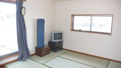 約8畳の広い和洋室がご夫婦の寝室。2階には和室を造れなかったため、畳敷きの洋室を選択