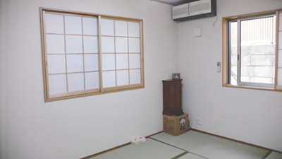 6畳の和室は1階の北側の部屋ながら、2面採光となっている