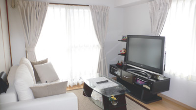 リビング側も４人用のダイ二ングセットがピッタリおさまりスッキリとした印象