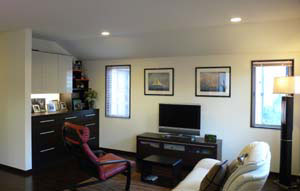 ご夫妻の寝室は広さ16畳ほど。ソファやテレビを置いても十分
なゆとりがある