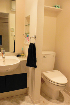 居室だけでなく洗面所やトイレもオシャレに造られている