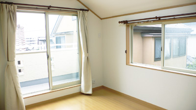 ２階の居室にもすべて南側に窓があり、とても日当たりが良いとのこと