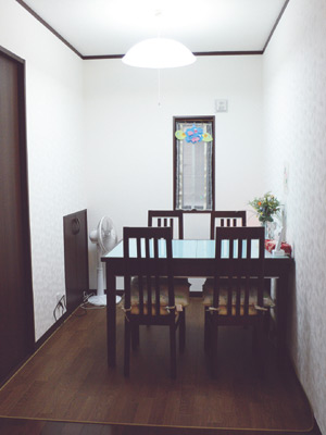 リビングとは独立したかたちになっていて、使い勝手が良さそうなダイ二ングスペース