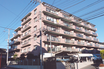 小山さんのご新居は総戸数41戸のマンション。まだ新しく外観もキレイ