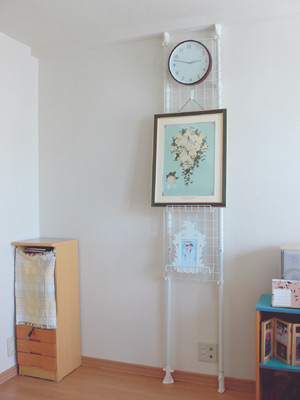 以前はスペースがなく飾れなかったという写真なども、ゆったりとしたリビングにオシャレに飾られている