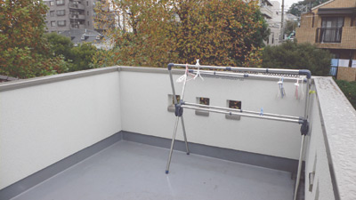 広いルーフバルコニーはご夫婦のお気に入り。今後ウッドデッキ風にアレンジしたいとのこと