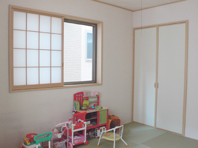 LDKに隣接する６畳の和室。しっかりと収納も設けられている