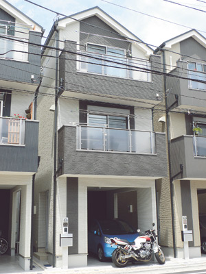 グレーと白を使ったデザイン性の高い外観が特徴の武藤さんのお宅