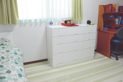 2階にあるお子さんたちのお部屋は明るく、すっきりとした印象