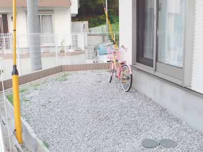 隣家との間隔も十分、リビングの外にはお庭もあり、ゆったりとした造りになっている