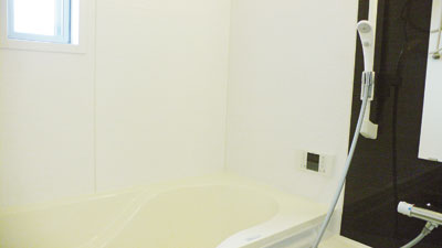 ご主人もお気に入りとおっしゃる、ゆったりサイズで快適なお風呂