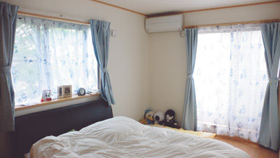 ご一家の寝室は、2階でいちばん広い7畳の洋室