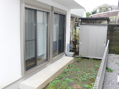 １階の２部屋から出入りできるお庭はガーデニングにも十分な広さ