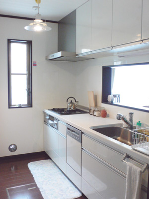 お２人が「料理が楽しくなった」とおっしゃる広く機能的なキッチン