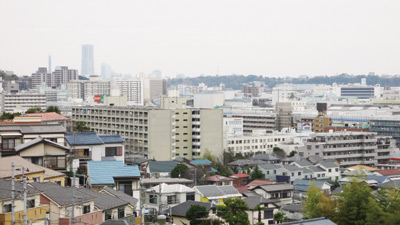 ルーフバルコニーからは、遠くにランドマークタワーなど横浜のシンボルが望める