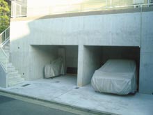 ご主人がお友達に手伝ってもらいながら作ったというウッドデッキ