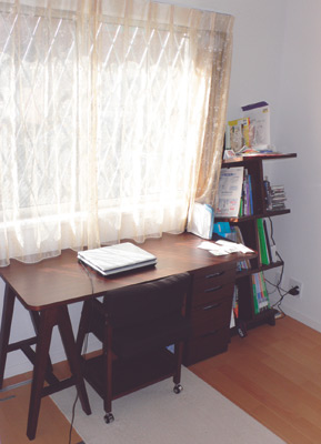 1階の玄関脇にある部屋は、お2人が主にパソコン作業に使うという書斎