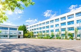 横浜市立青葉台中学校1000m横浜市内でも数少ない制服のない中学校。自分らしいスタイルで学校生活を送れる、自由な校風が魅力のひとつです。