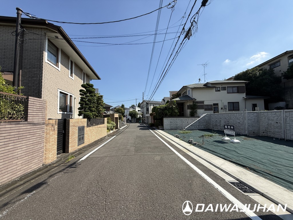 たまプラーザ駅周辺の利便性と、美しヶ丘の落ち着いた住環境を享受できる好立地です。