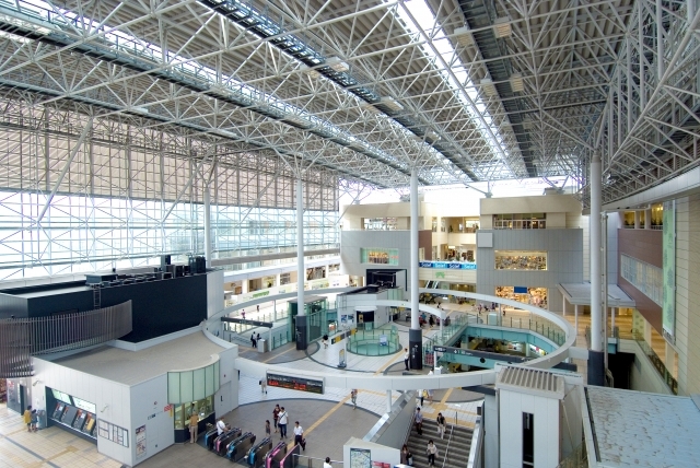 たまプラーザ駅構内都心直結の利便性に加え、駅周辺には大型商業施設が充実。家族の暮らしを豊かに彩るロケーションです。