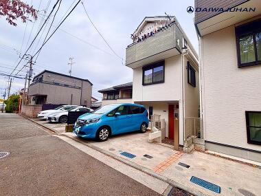 駅徒歩5分の快適アクセスで、通勤・通学もスムーズ。毎日にゆとりが生まれる便利で落ち着いた住環境です。