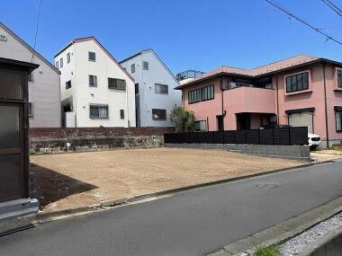 1. 陽当たりと開放感が期待できる整形地。理想の住まいづくりを叶える、魅力ある住宅用地です。