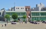 横浜市立緑が丘中学校1270m徒歩圏内に位置し、部活動や放課後活動で帰宅が遅くなる際も安心です。充実した中学校生活を送ることができる、教育面で恵まれた住環境です。