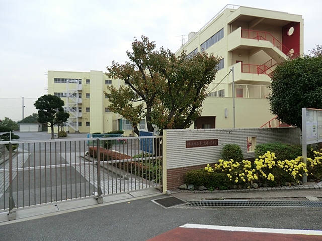 横浜市立上山小学校870m徒歩11分