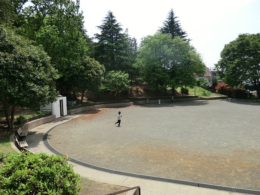 梅が丘第三公園320m徒歩4分